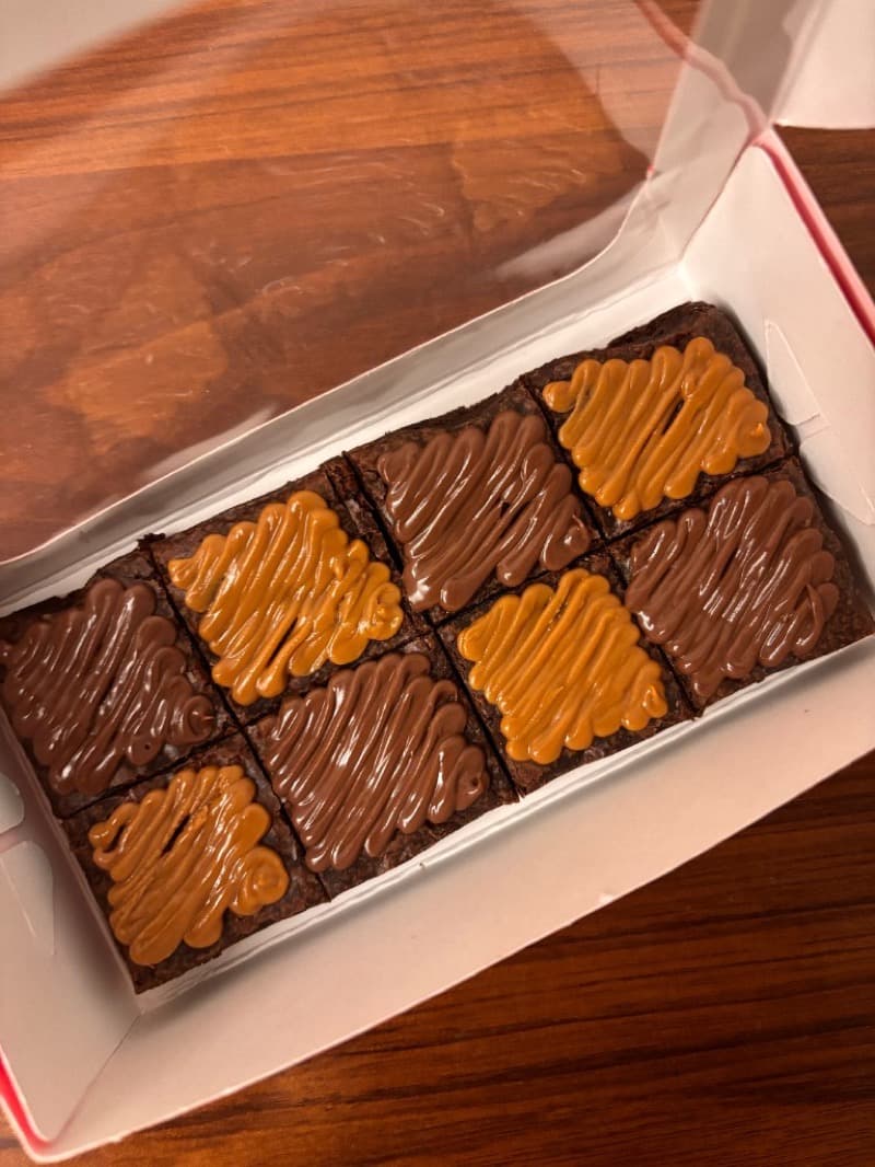 Box of 8 Mini Brownies 3