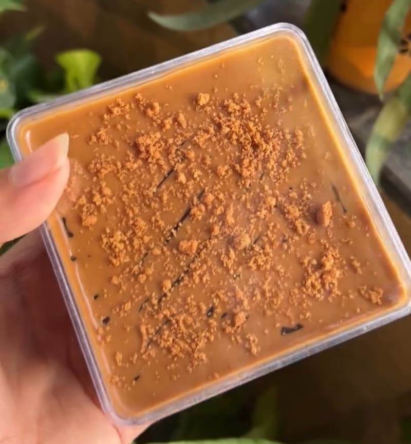 Chocolate Biscoff Cake Tub 2
