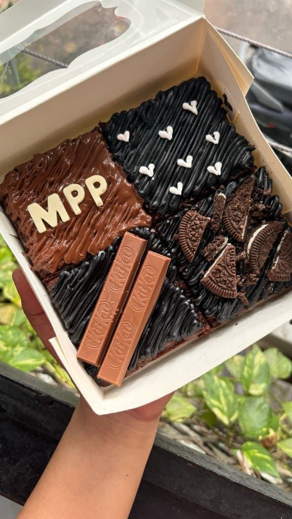 Box of 4 Brownies 3