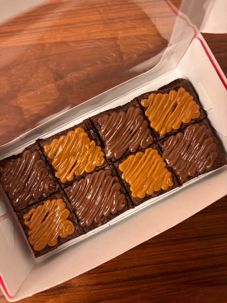 Box of 8 Mini Brownies 3