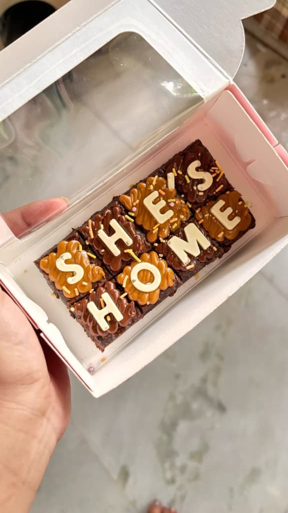 Box of 8 Mini Brownies 2