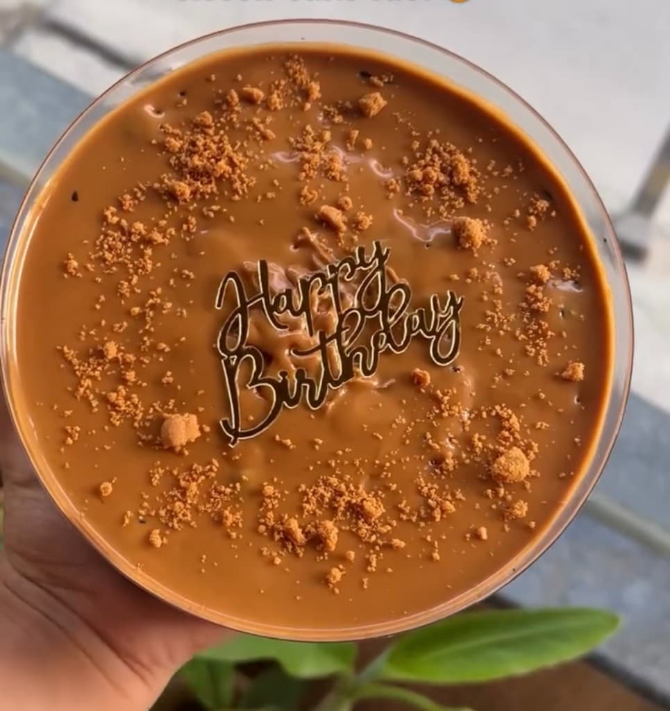 Chocolate Biscoff Cake Tub 3