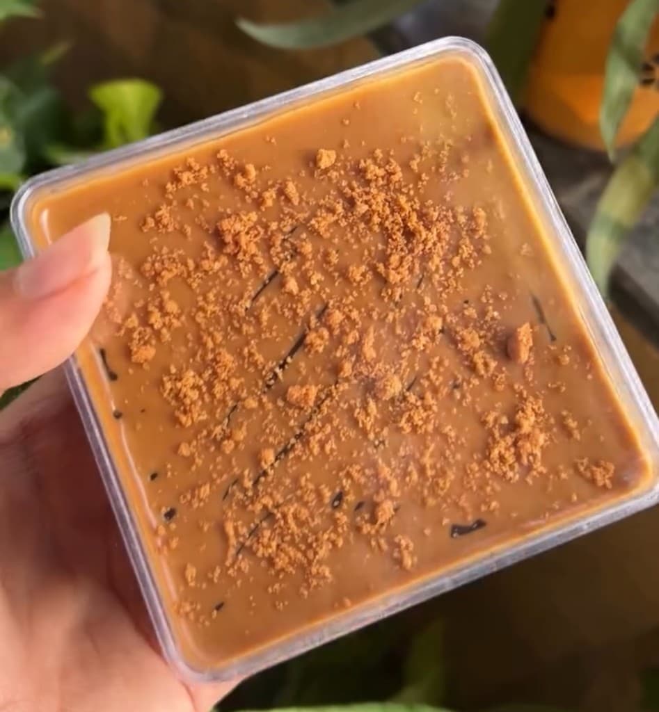 Chocolate Biscoff Cake Tub 2